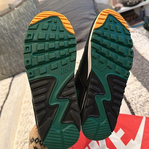 NWT NIKE AIR MAX 90 LTR (GS) - Picture 10 of 12